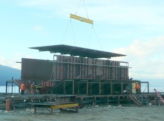 midship-section-takes-shape6-320x237