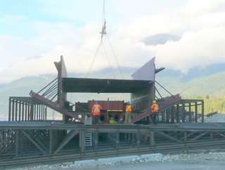 midship-section-takes-shape7-320x242