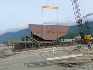 midship-section-takes-shape8-320x238