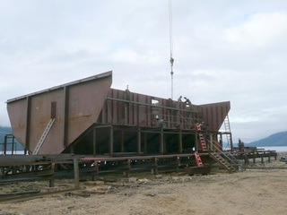 midship-section-takes-shape9-320x240